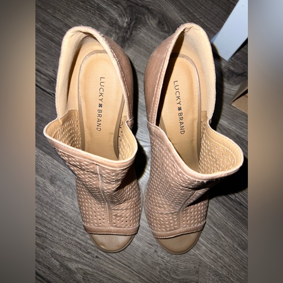 Lucky Brand Lively Cutout Peep Toe Tan Leather Block Heel Bootie Womens 11 - Picture 5 of 14